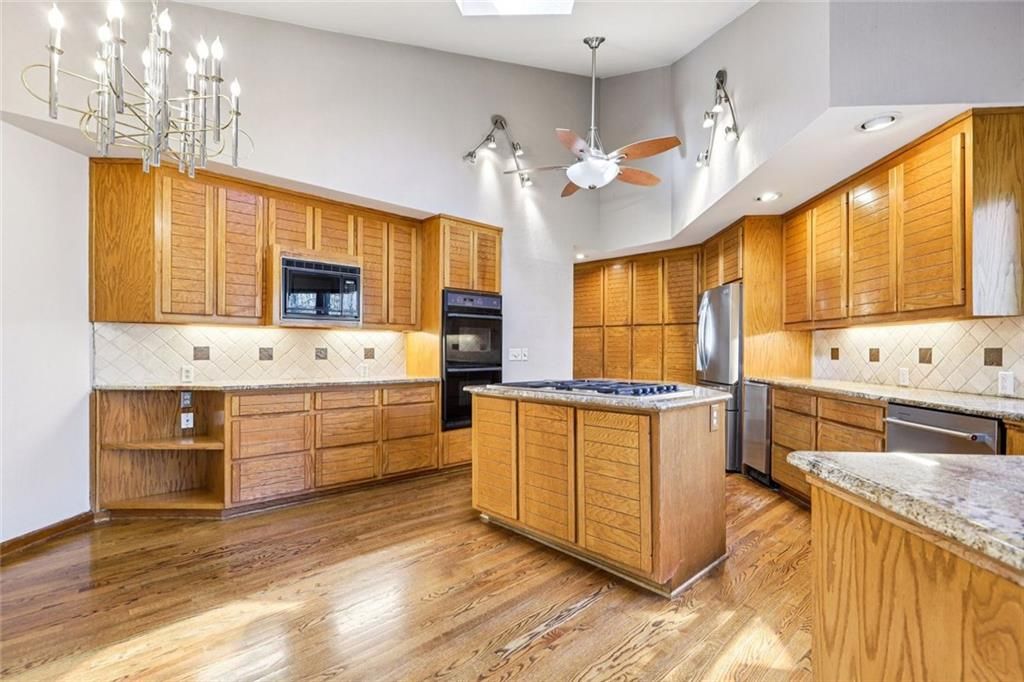 Image 33 of property listing at 562 Pine Valley Road SE, Marietta, GA 30067