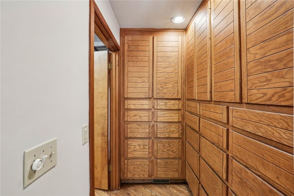 Image 38 of property listing at 562 Pine Valley Road SE, Marietta, GA 30067