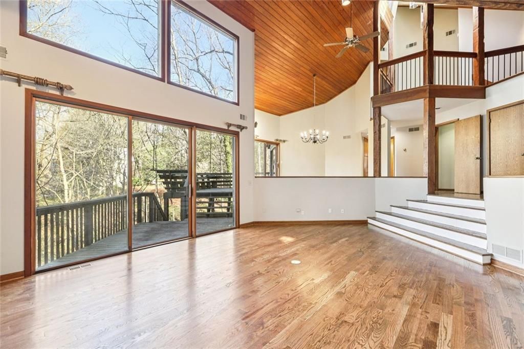 Image 5 of property listing at 562 Pine Valley Road SE, Marietta, GA 30067