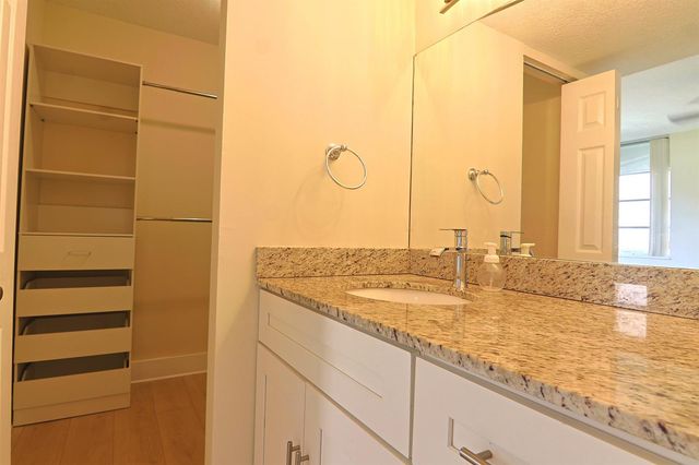 1900 Sabal Palm Drive 106, Davie, FL 33324