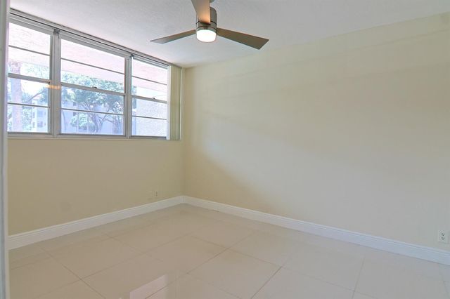 1900 Sabal Palm Drive 106, Davie, FL 33324