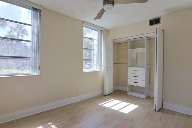 1900 Sabal Palm Drive 106, Davie, FL 33324