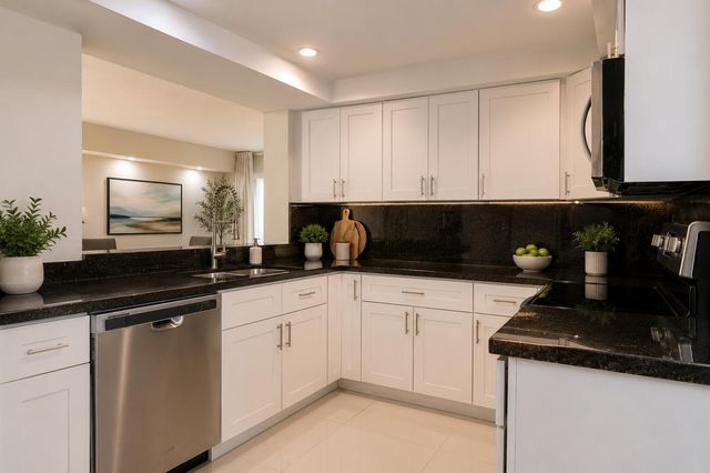 1900 Sabal Palm Drive 106, Davie, FL 33324