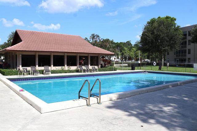 1900 Sabal Palm Drive 106, Davie, FL 33324
