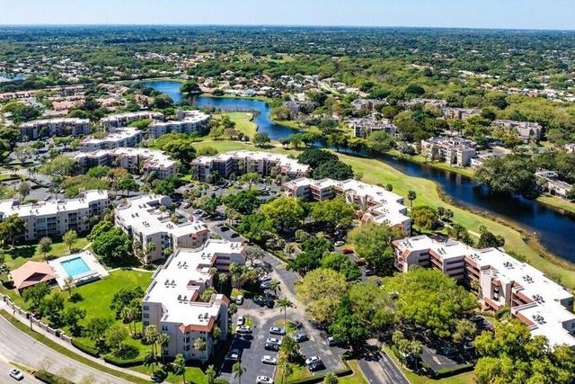 1900 Sabal Palm Drive 106, Davie, FL 33324