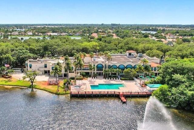 1900 Sabal Palm Drive 106, Davie, FL 33324