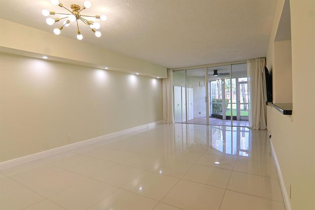 1900 Sabal Palm Drive 106, Davie, FL 33324