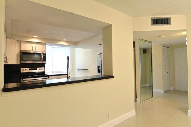 1900 Sabal Palm Drive 106, Davie, FL 33324
