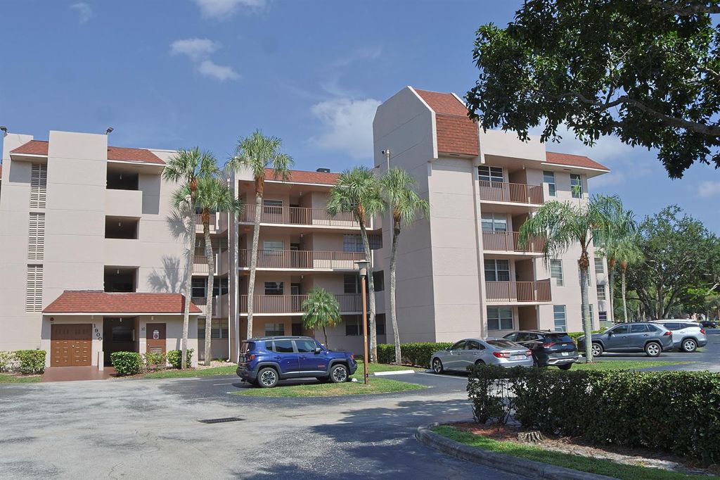 1900 Sabal Palm Drive 106, Davie, FL 33324