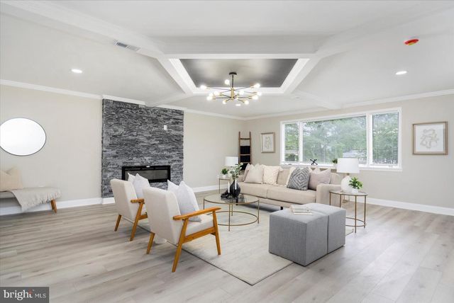 8121 HILLENDALE RD, Parkville, MD 21234