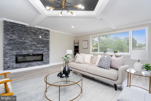 8121 HILLENDALE RD, Parkville, MD 21234