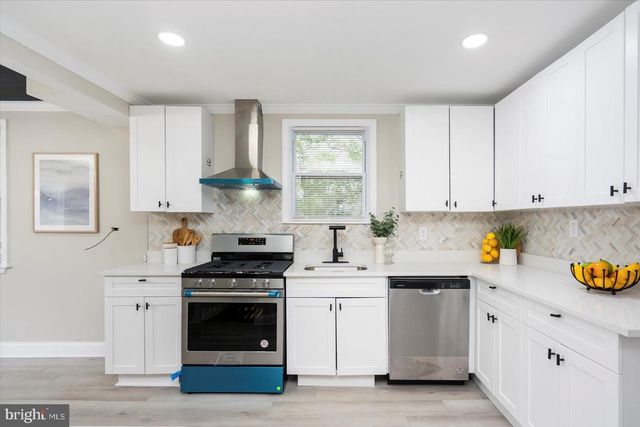 8121 HILLENDALE RD, Parkville, MD 21234