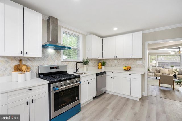8121 HILLENDALE RD, Parkville, MD 21234