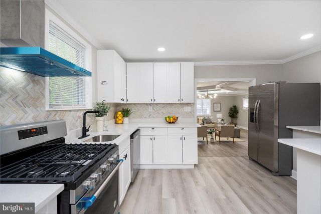 8121 HILLENDALE RD, Parkville, MD 21234