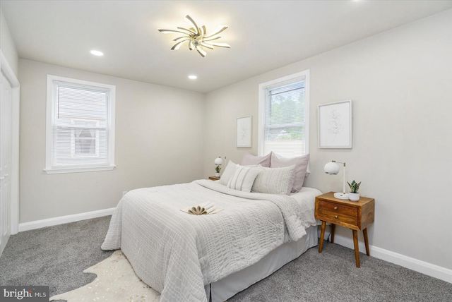 8121 HILLENDALE RD, Parkville, MD 21234