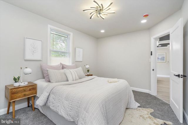 8121 HILLENDALE RD, Parkville, MD 21234