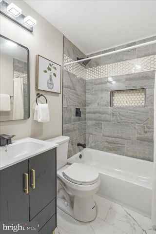 8121 HILLENDALE RD, Parkville, MD 21234