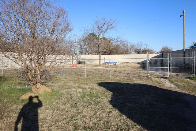 4204 N Main Street, Cleburne, TX 76058