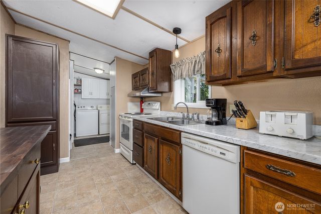 71 W Doggone Lane, Elma, WA 98541