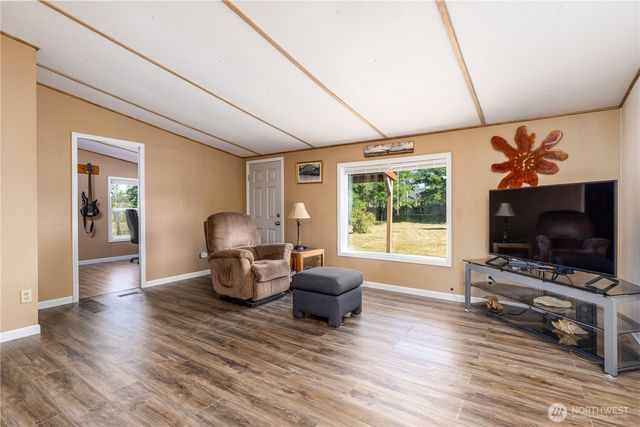 71 W Doggone Lane, Elma, WA 98541