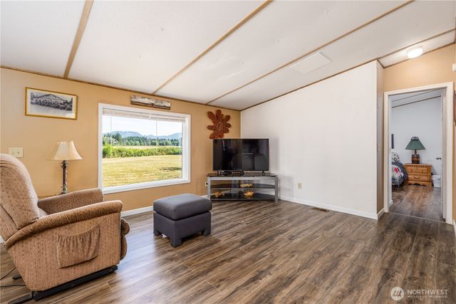 71 W Doggone Lane, Elma, WA 98541