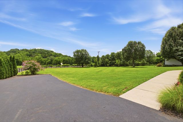 1779 Cayce Springs Rd, Thompsons Station, TN 37179