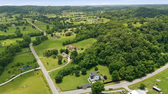 1779 Cayce Springs Rd, Thompsons Station, TN 37179