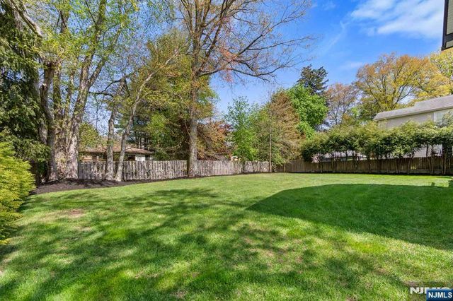 10 Sunset Road, Demarest, NJ 07627