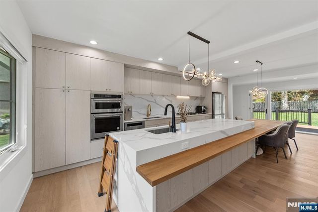 10 Sunset Road, Demarest, NJ 07627