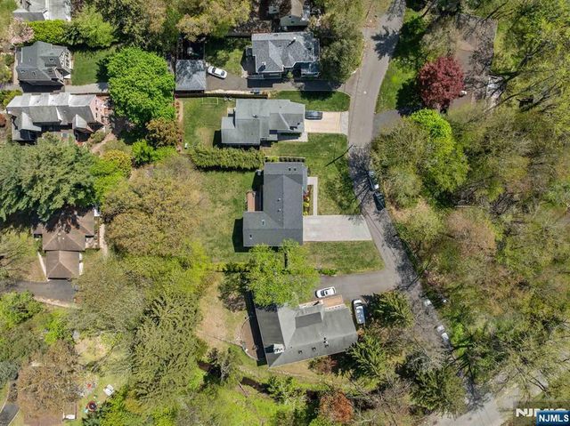 10 Sunset Road, Demarest, NJ 07627