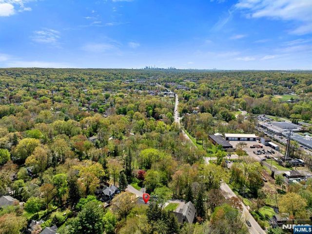 10 Sunset Road, Demarest, NJ 07627