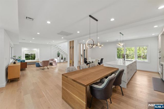10 Sunset Road, Demarest, NJ 07627