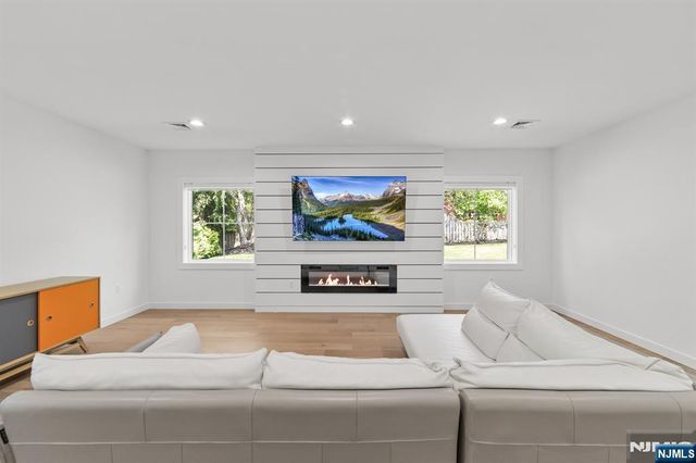 10 Sunset Road, Demarest, NJ 07627