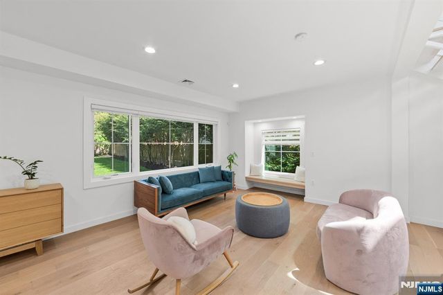 10 Sunset Road, Demarest, NJ 07627