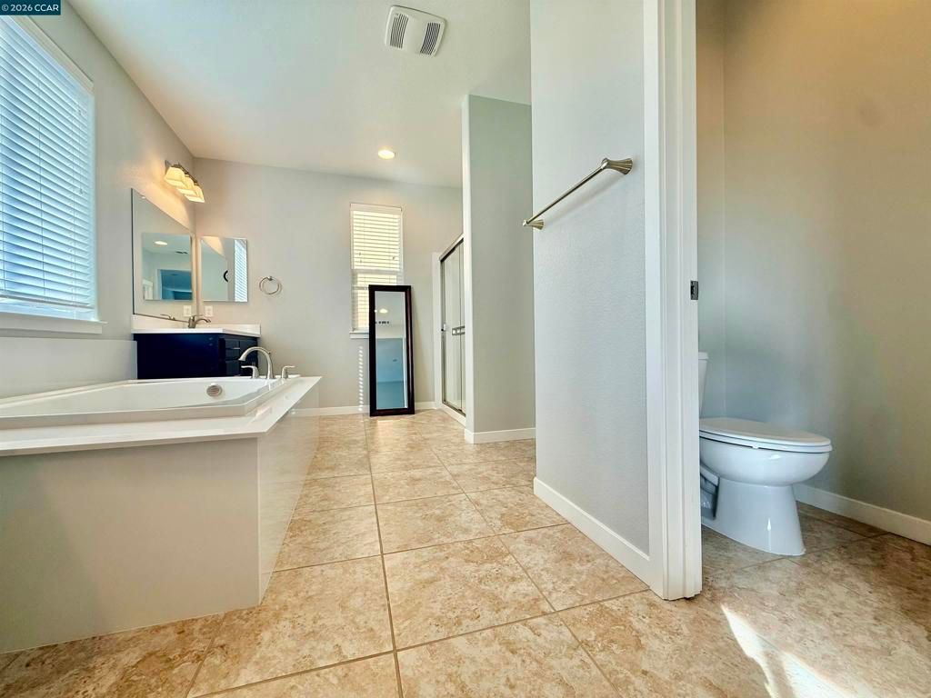 Image 11 of property listing at 307 Birmingham Ct, Fairfield, CA 94534