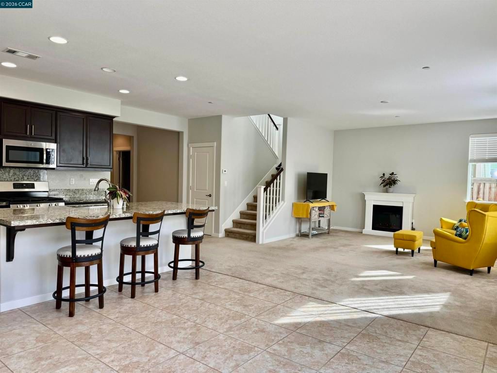 Image 2 of property listing at 307 Birmingham Ct, Fairfield, CA 94534