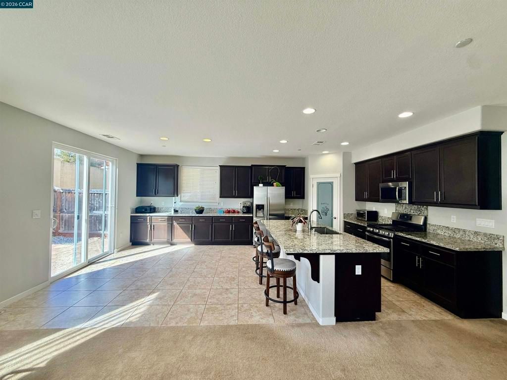 Image 4 of property listing at 307 Birmingham Ct, Fairfield, CA 94534