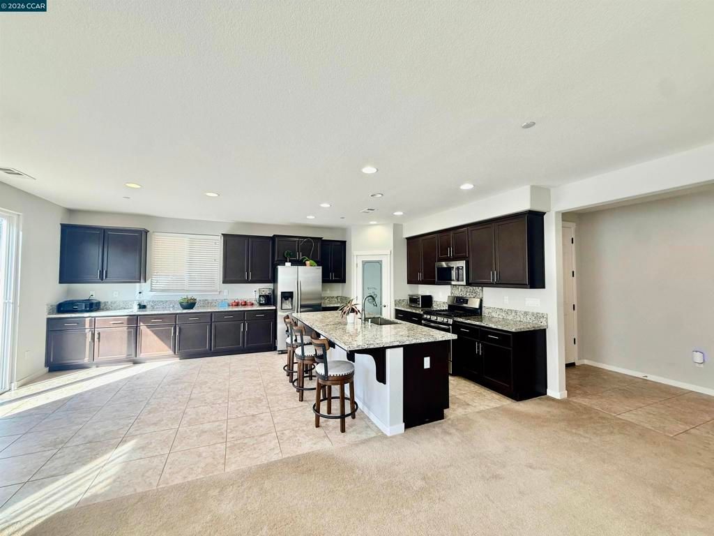 Image 5 of property listing at 307 Birmingham Ct, Fairfield, CA 94534