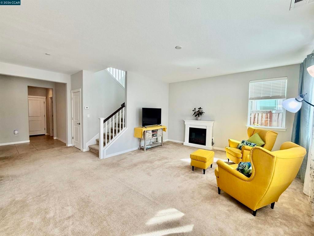 Image 8 of property listing at 307 Birmingham Ct, Fairfield, CA 94534