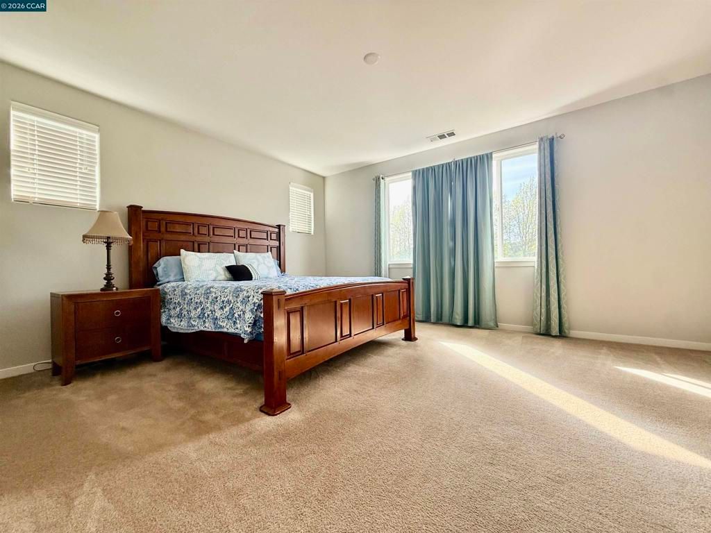 Image 9 of property listing at 307 Birmingham Ct, Fairfield, CA 94534