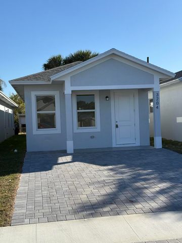 3204 Hiawatha Avenue, Palm Beach, FL 33480