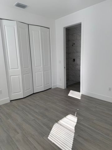 3204 Hiawatha Avenue, Palm Beach, FL 33480