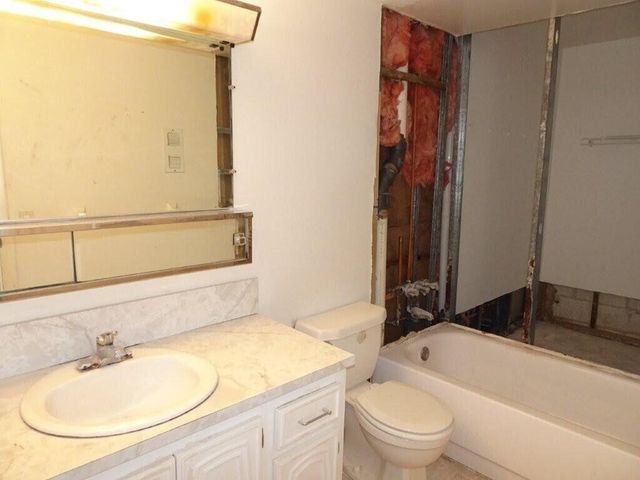 630 Snug Harbor Drive C6, Boynton Beach, FL 33435