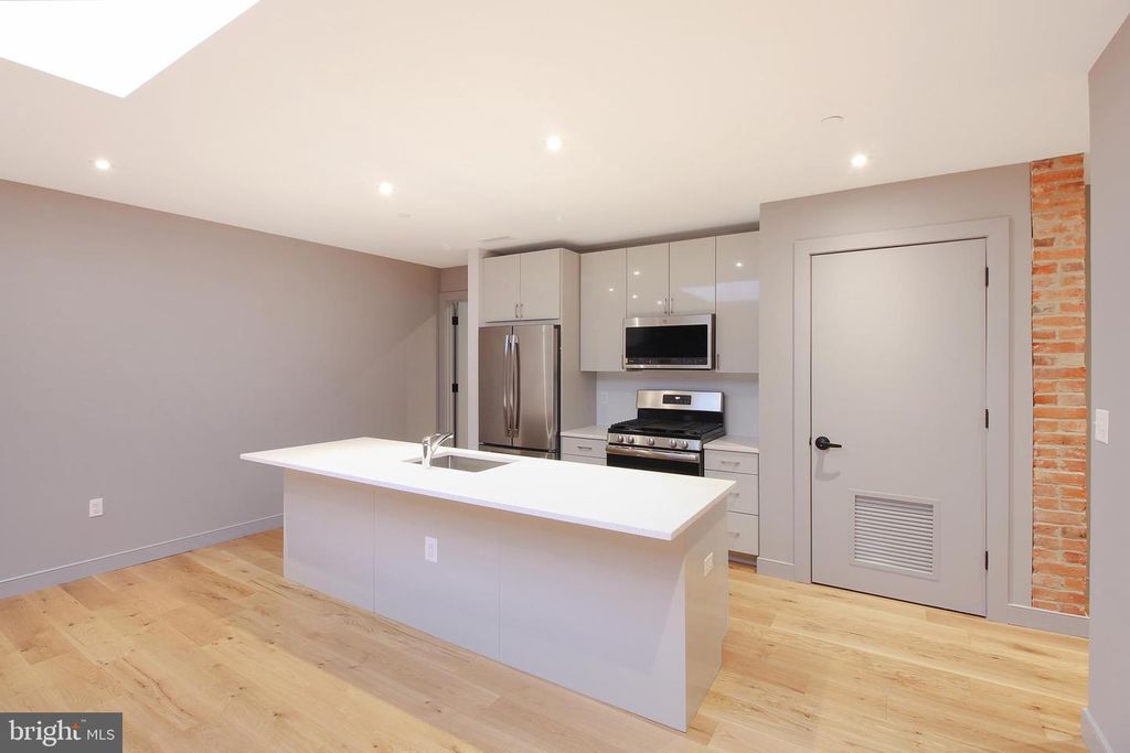 Image 8 of property listing at 444-448 K ST NW, Washington, DC 20001