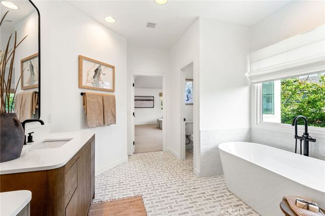 1827 Port Westbourne Place, Newport Beach, CA 92660