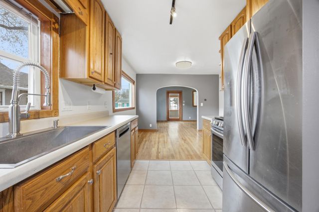 1621 8th Avenue S, Fargo, ND 58103
