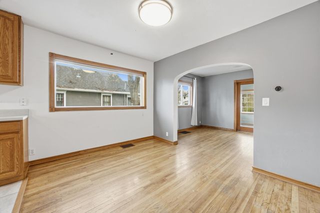 1621 8th Avenue S, Fargo, ND 58103