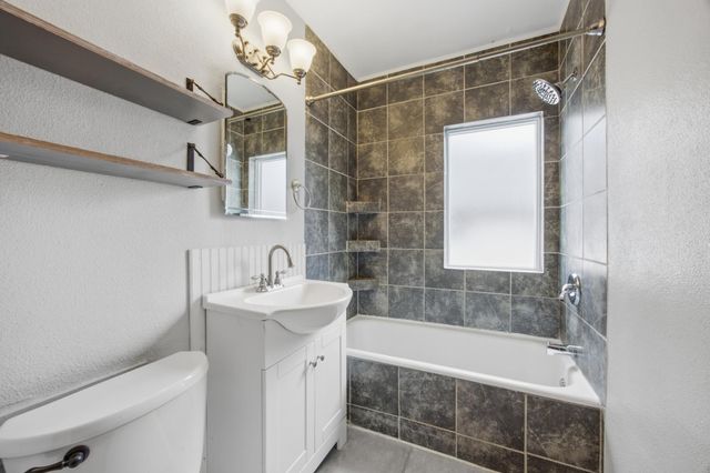 1621 8th Avenue S, Fargo, ND 58103