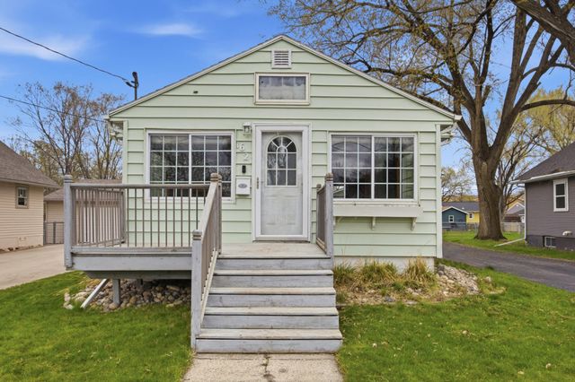 1621 8th Avenue S, Fargo, ND 58103