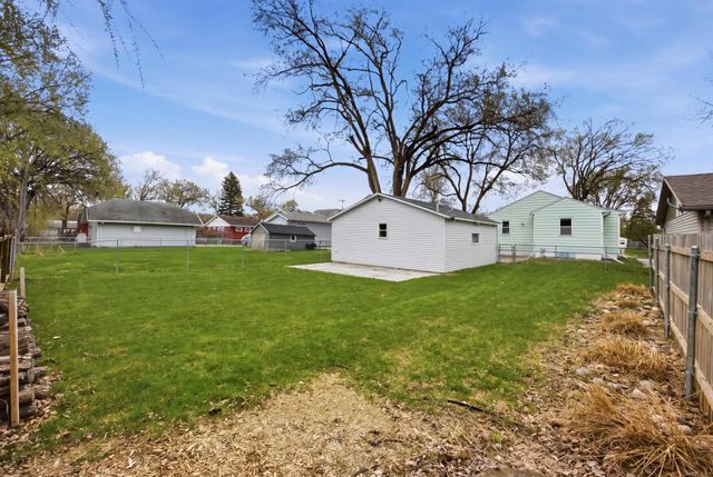 1621 8th Avenue S, Fargo, ND 58103